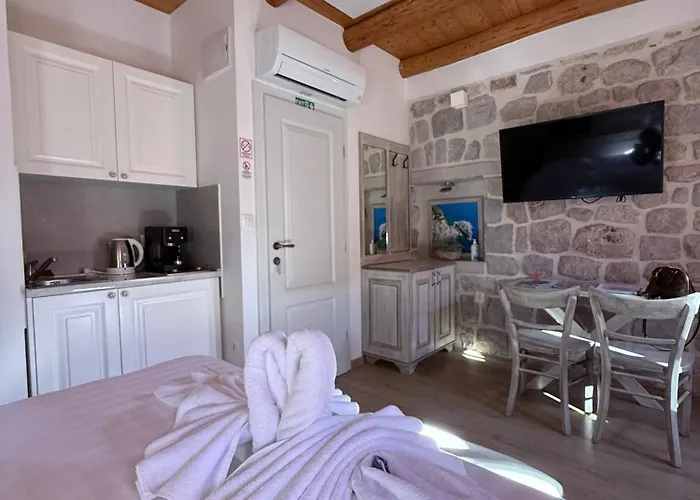 Dubrovnik Throne Suite IV